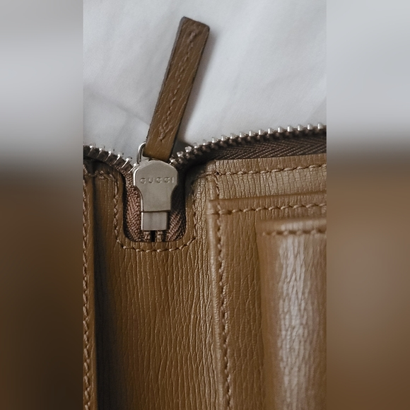 Authentic preloved Gucci zippy long leather wallet - Picture 3 of 16